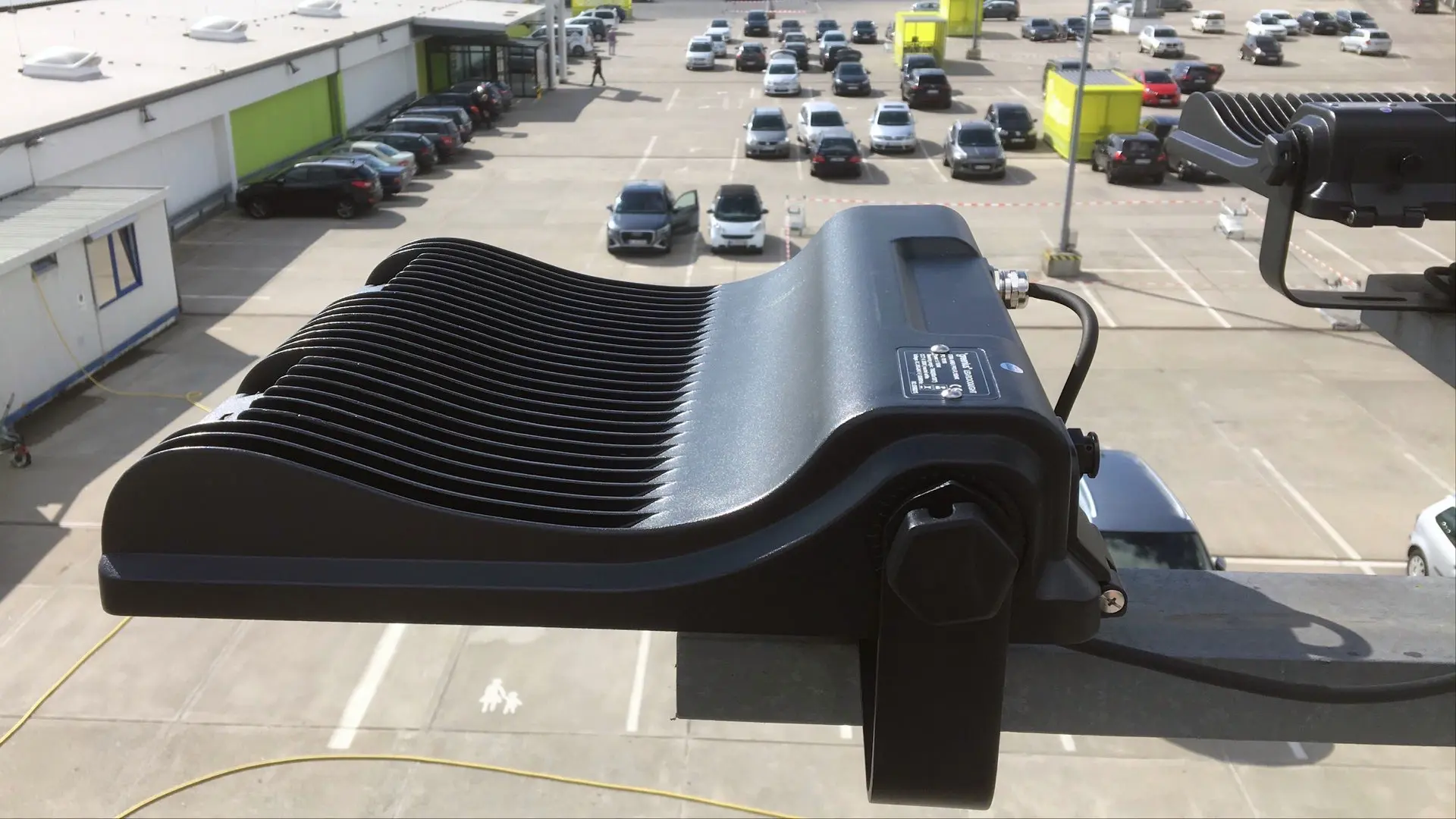 Parkplatz mit energieeffizienter LED Beleuchtung